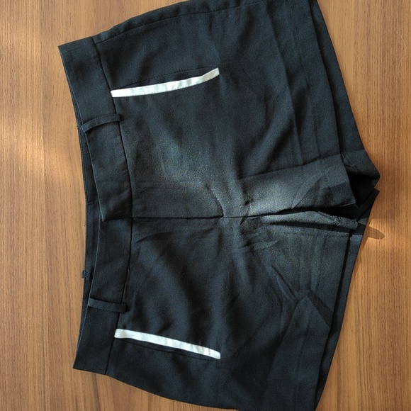 Elodie shorts in black with white pockets - L - Picture 1 of 4